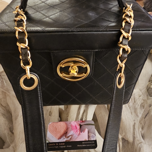 CHANEL Black Quilted Crossbody Bag with Gold Hardware - Picture 2 of 16